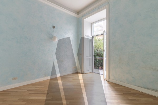 Liegi 247 mq con giardino carrabile