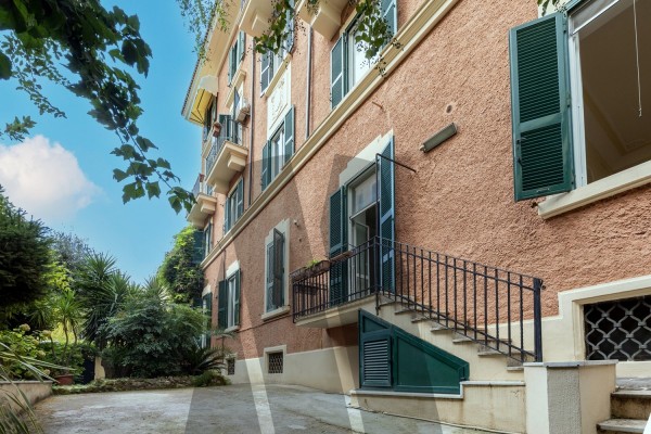 Liegi 247 mq con giardino carrabile