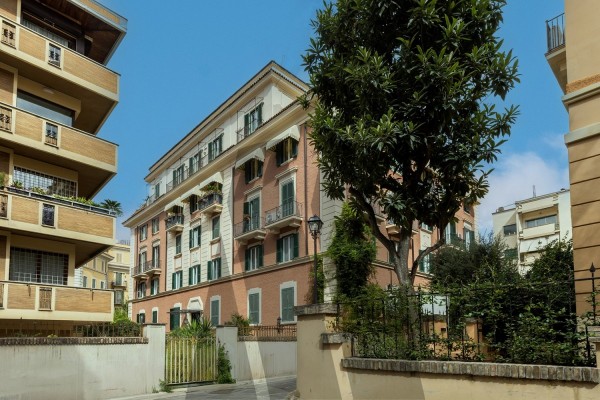 Liegi 247 mq con giardino carrabile