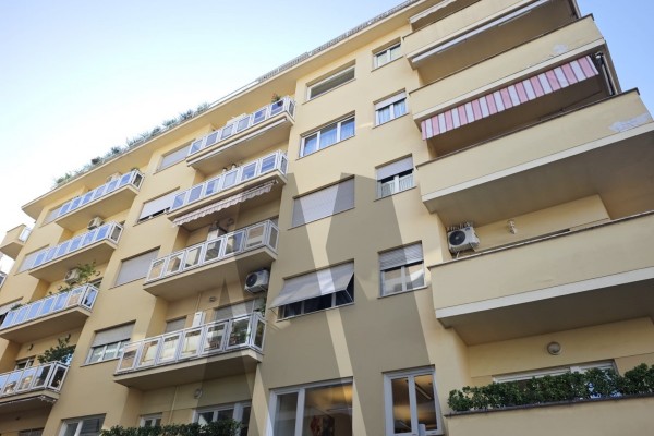 Via Porro Nuda Proprietà 89 anni 131 mq con terrazzo