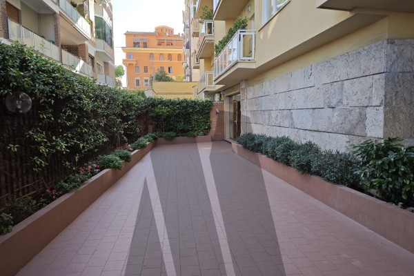 Via Porro Nuda Proprietà 89 anni 131 mq con terrazzo