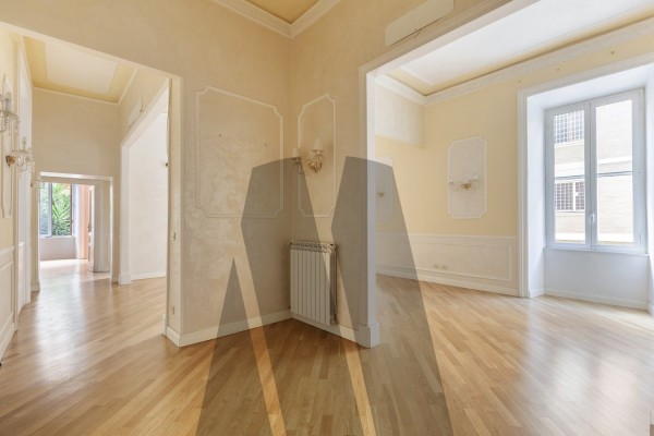 Liegi 247 mq con giardino carrabile