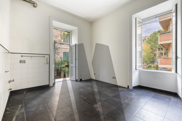 Liegi 247 mq con giardino carrabile